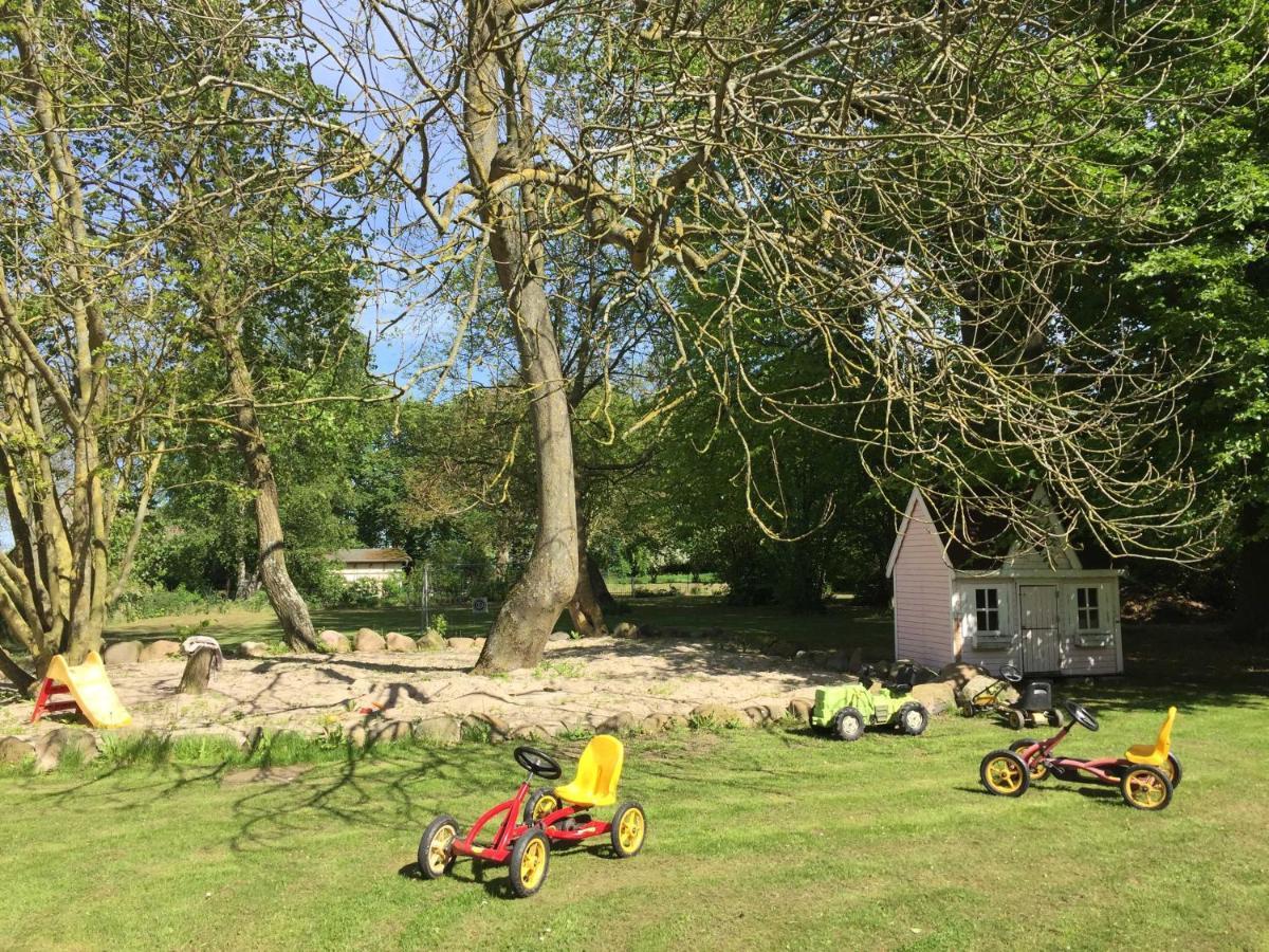 Ferienhaus 1 _ Ferien Im Gutspark Mattchow エクステリア 写真